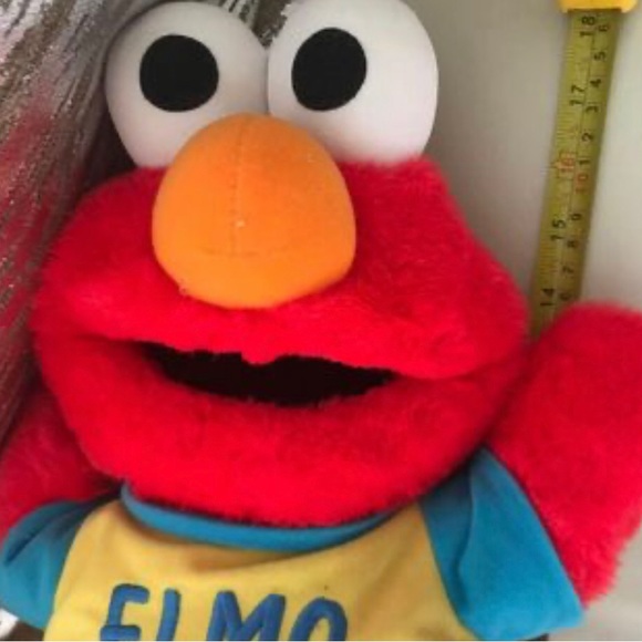 ELMO 
TYCO Toss and Tickle ELMO - Picture 4 of 7